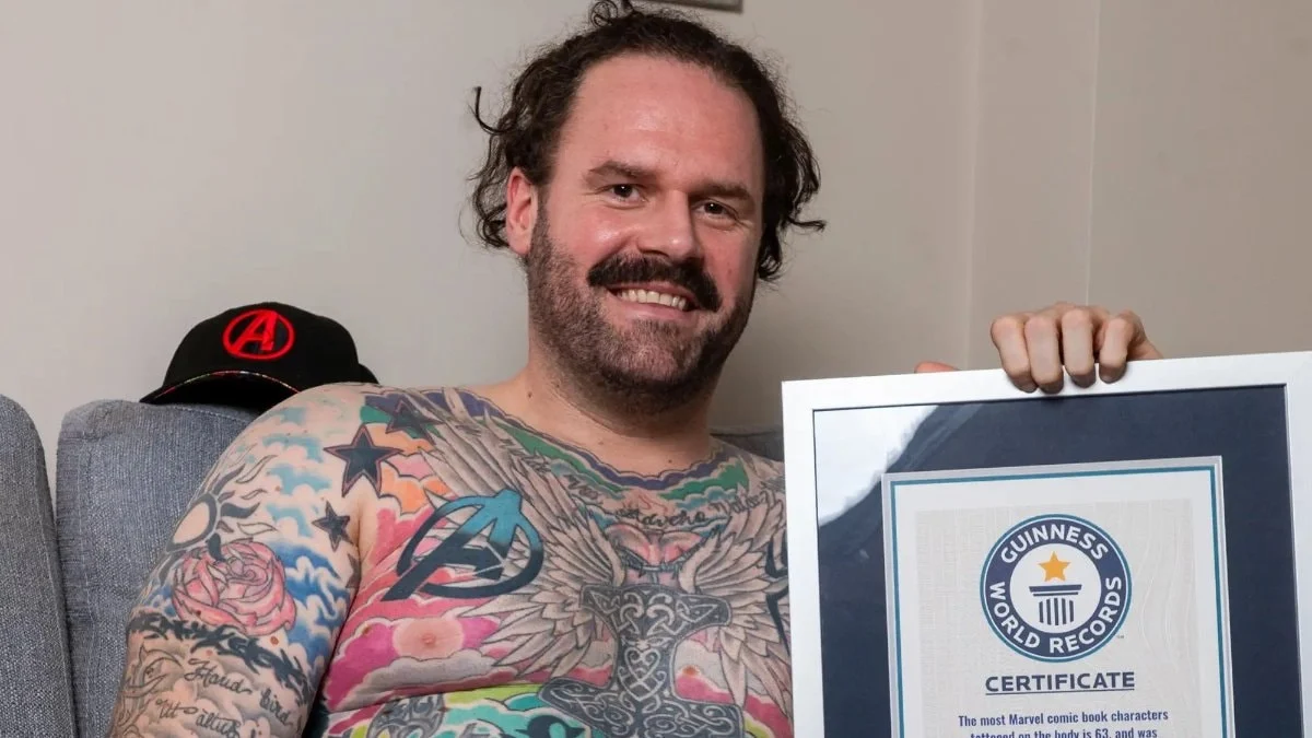 Vücudunu kapladı, Guinness'i kaptı! Tam 350 saat sürdü...